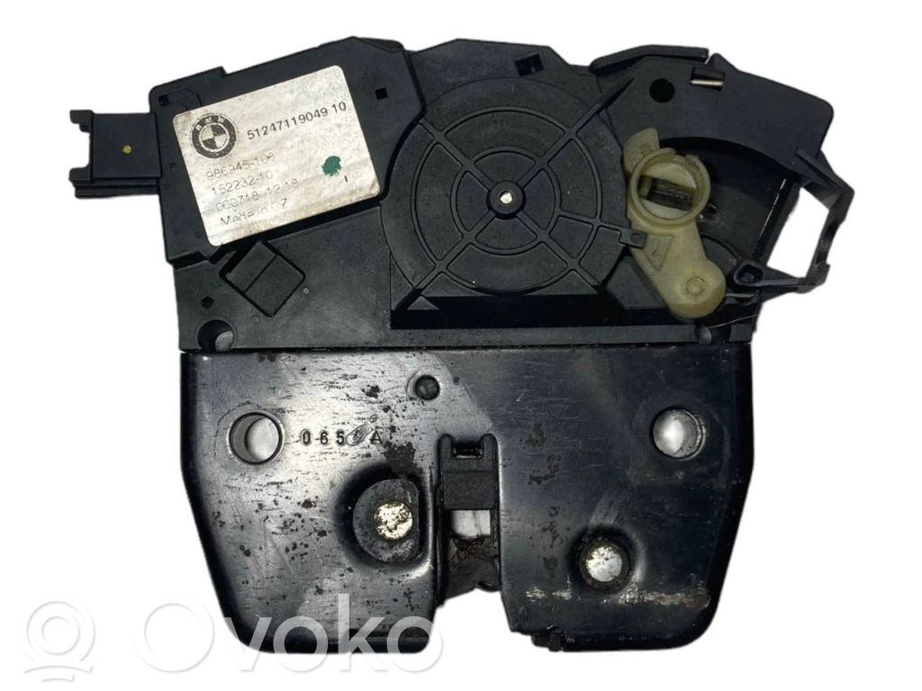 Aizmugurējā pārsega slēdzene