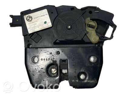 Aizmugurējā pārsega slēdzene