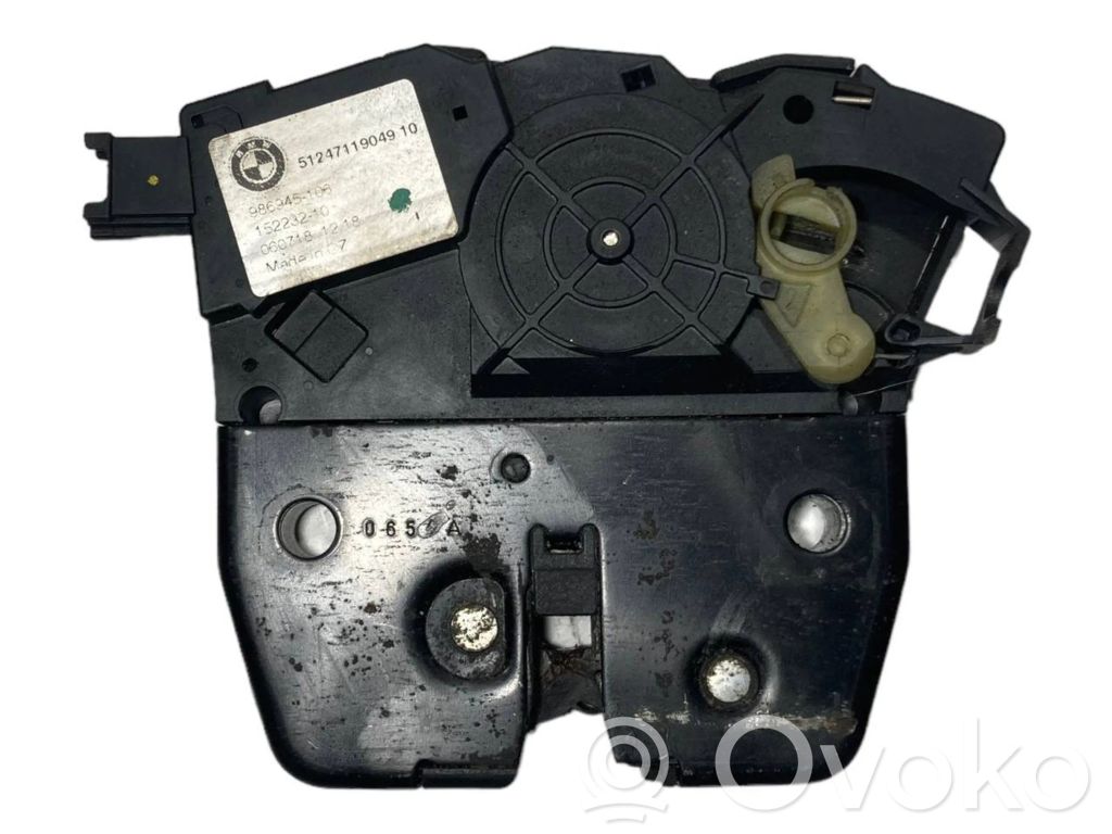 Aizmugurējā pārsega slēdzene