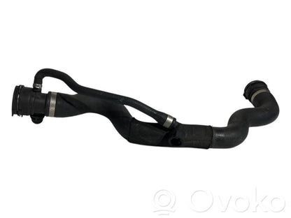 Caurulīte (-es) / šļūtene (-es)