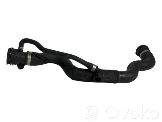 Caurulīte (-es) / šļūtene (-es)