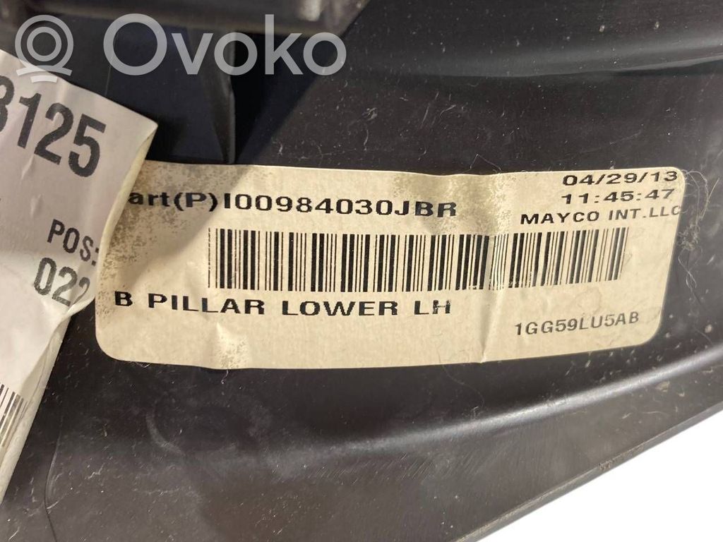 (B) statņa dekoratīvā apdare (apakšdaļa)