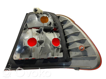 Aizmugurējais lukturis virsbūvē