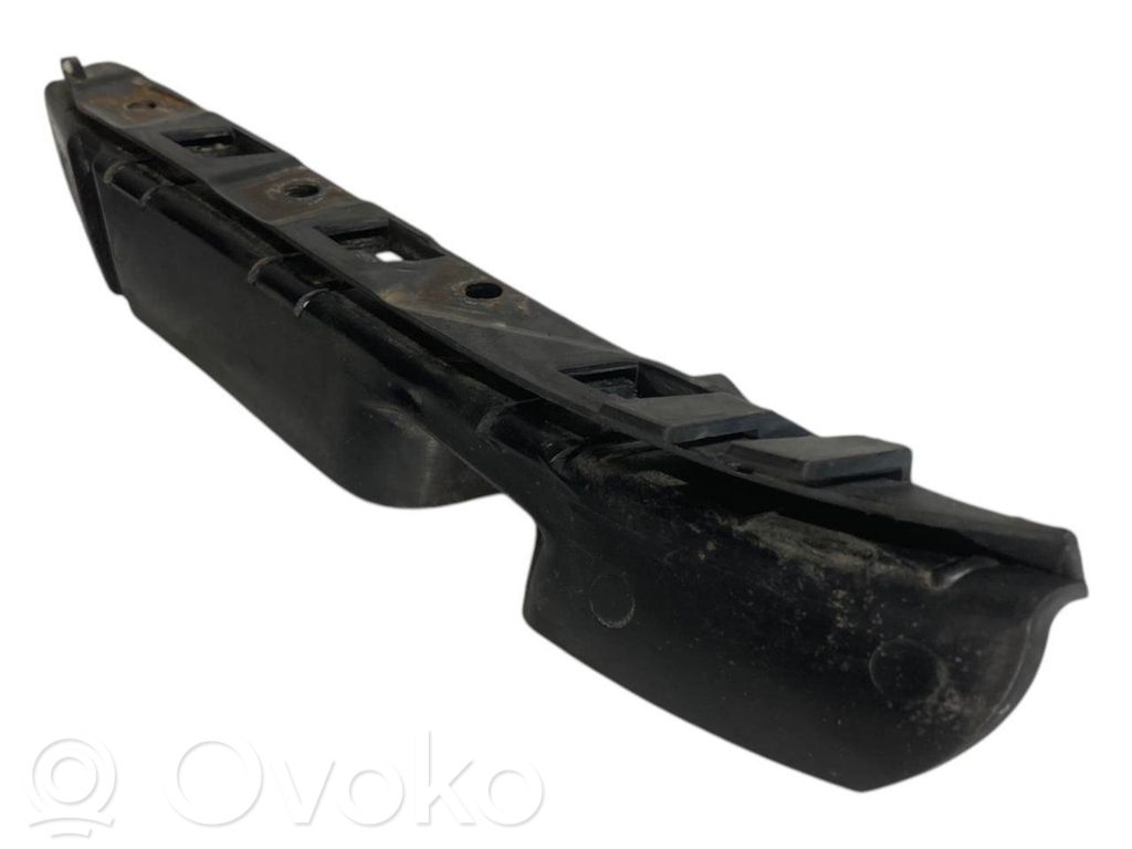 Priekšpusē bampera turētājs