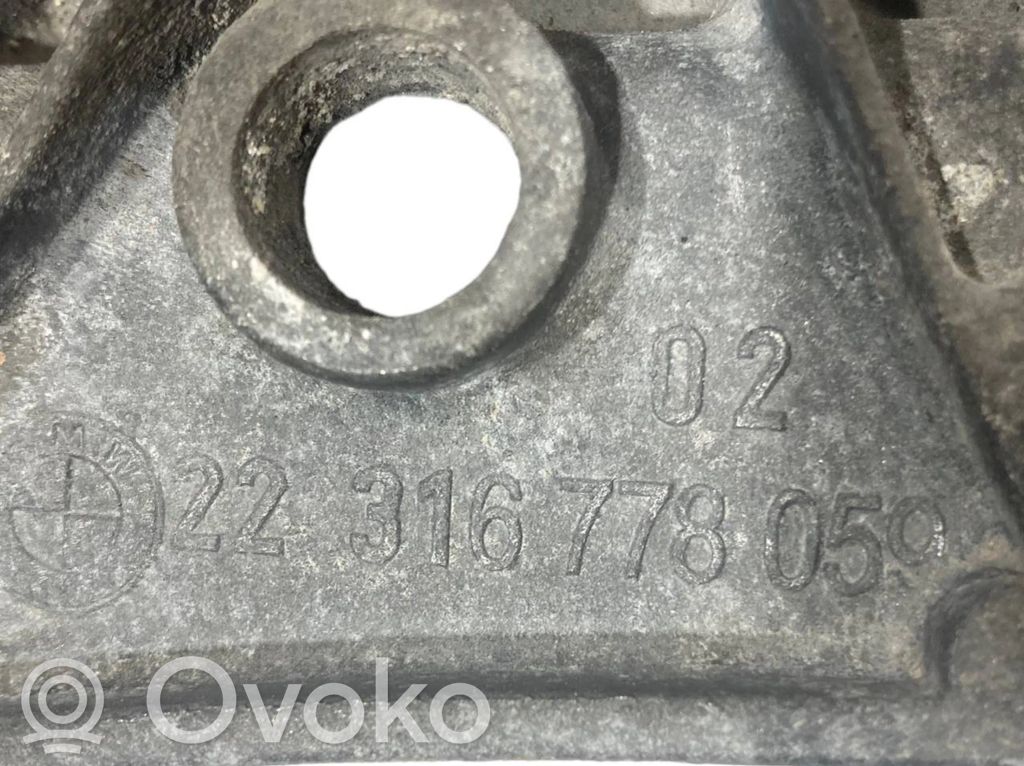 Transmission mounting bracket