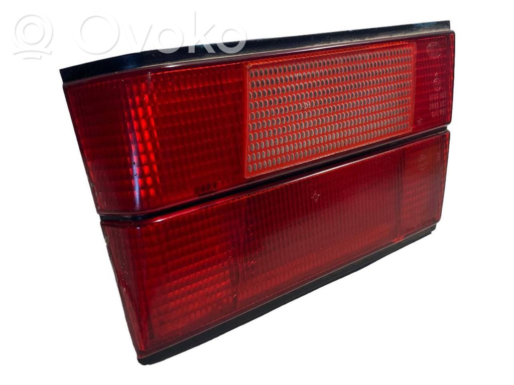 Aizmugurējais lukturis pārsegā