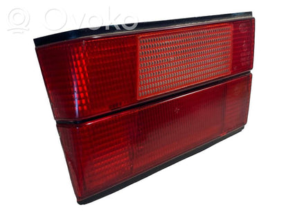 Aizmugurējais lukturis pārsegā