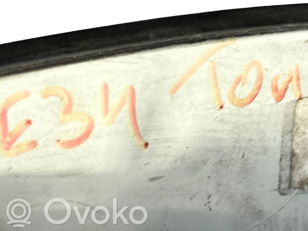 Aizmugurējais lukturis virsbūvē