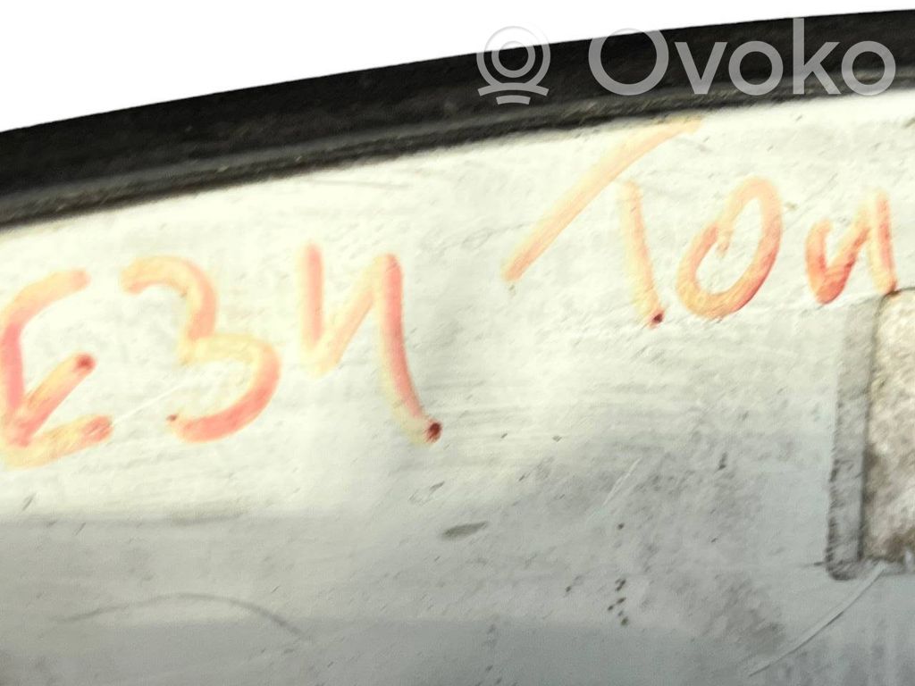 Aizmugurējais lukturis virsbūvē
