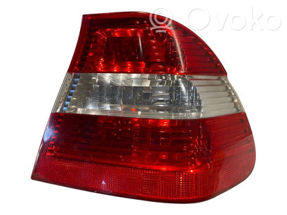 Aizmugurējais lukturis virsbūvē