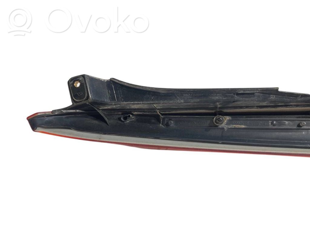 Aizmugurējais lukturis virsbūvē