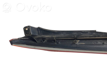 Aizmugurējais lukturis virsbūvē