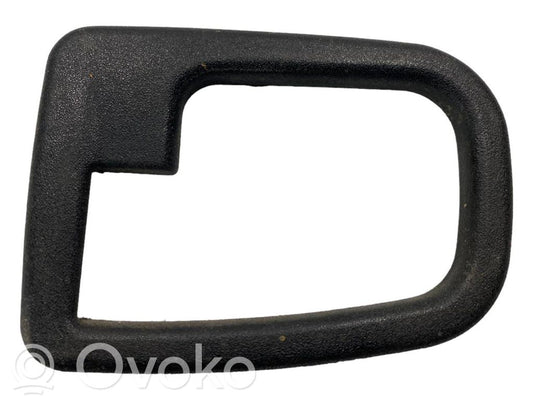 Priekšpusē durvju roktura vāciņš