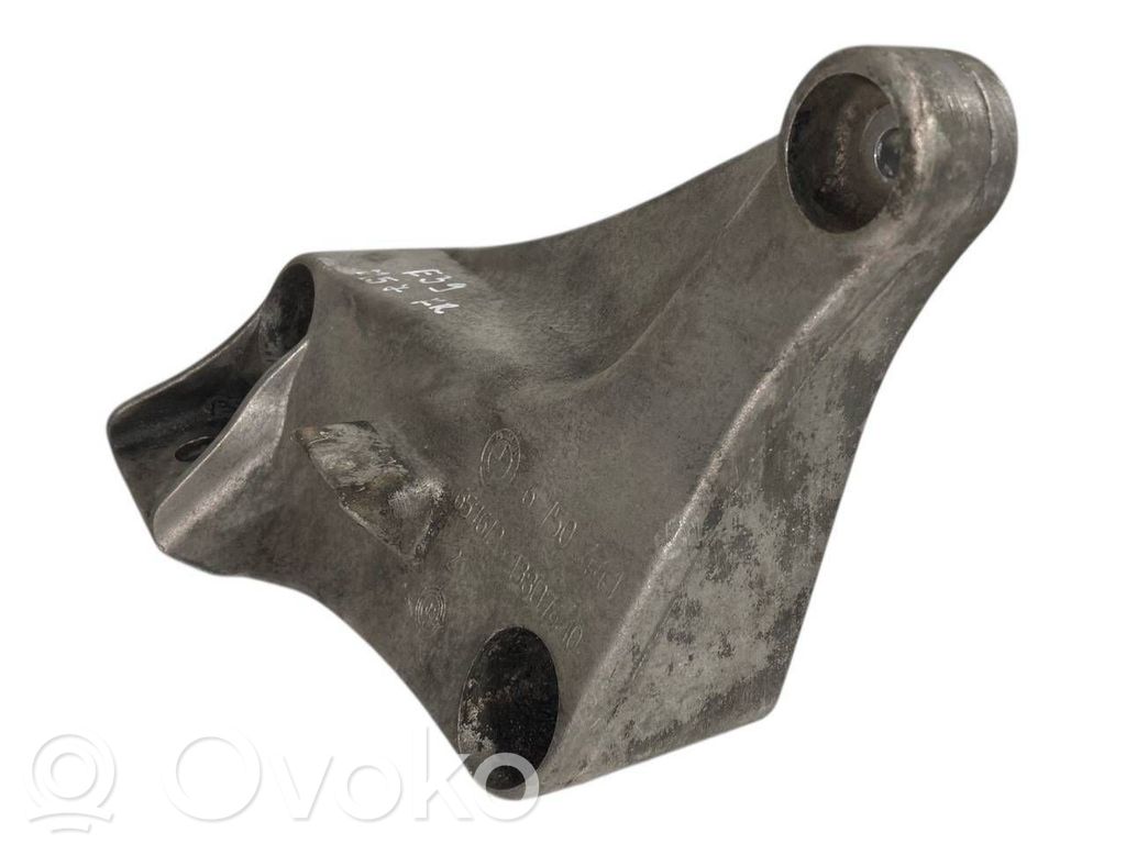 Dzinēja nostiprināšanas stiprinājums-kronšteins