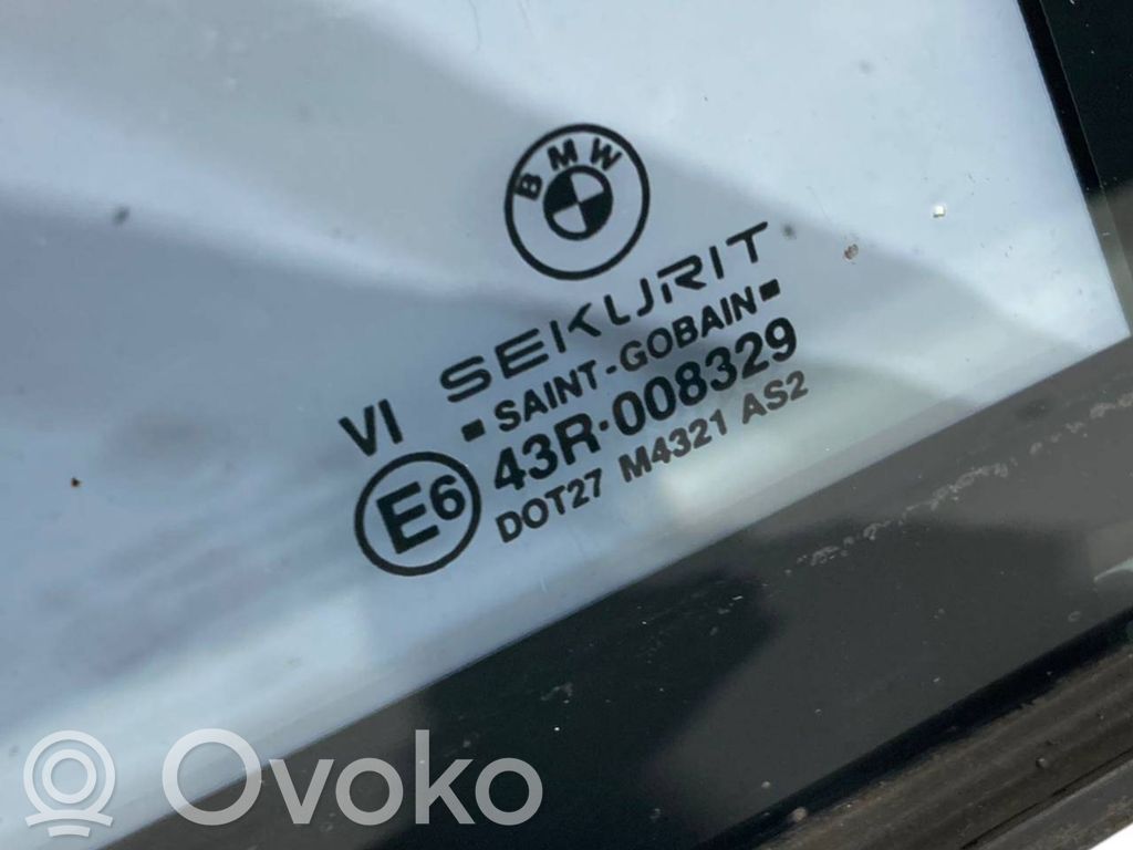 Mazais stikls "A" aizmugurējās durvīs