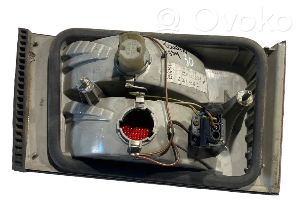 Aizmugurējais lukturis pārsegā