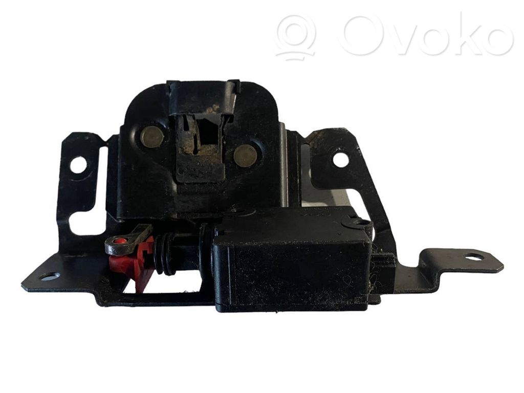 Aizmugurējā pārsega slēdzene