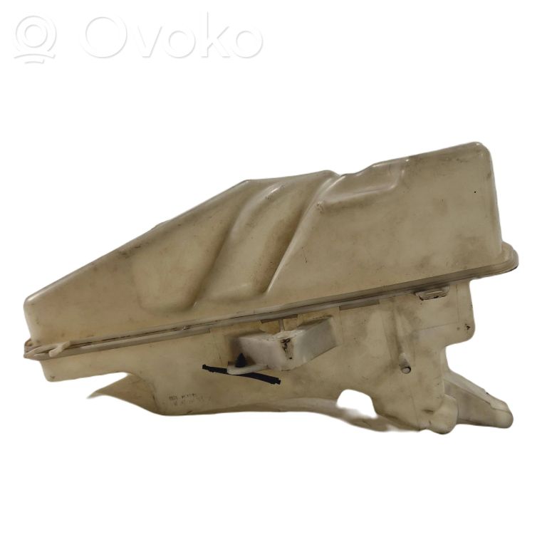 Logu šķidruma tvertne