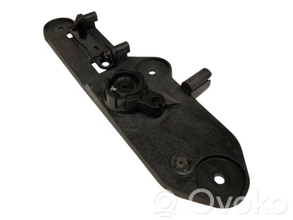 Dzinēja pārsega attaisīšanas rokturītis