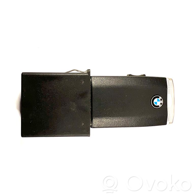 Портативный фонарик в бардачке