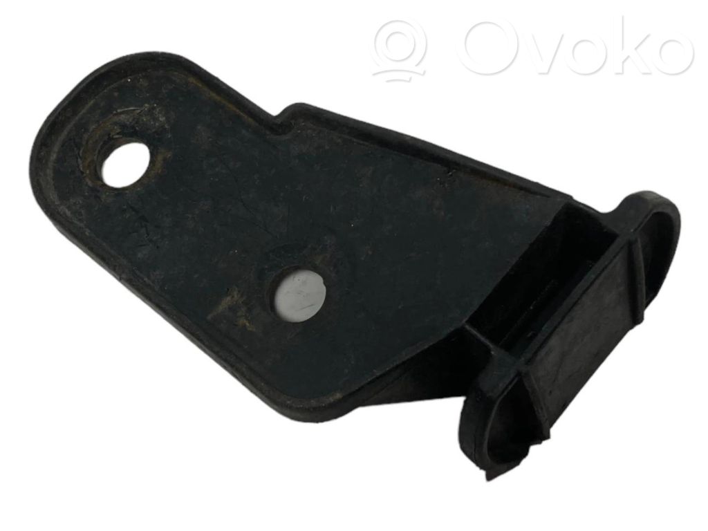 Priekšpusē bampera turētājs