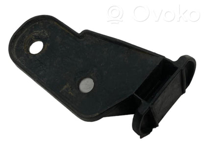 Priekšpusē bampera turētājs