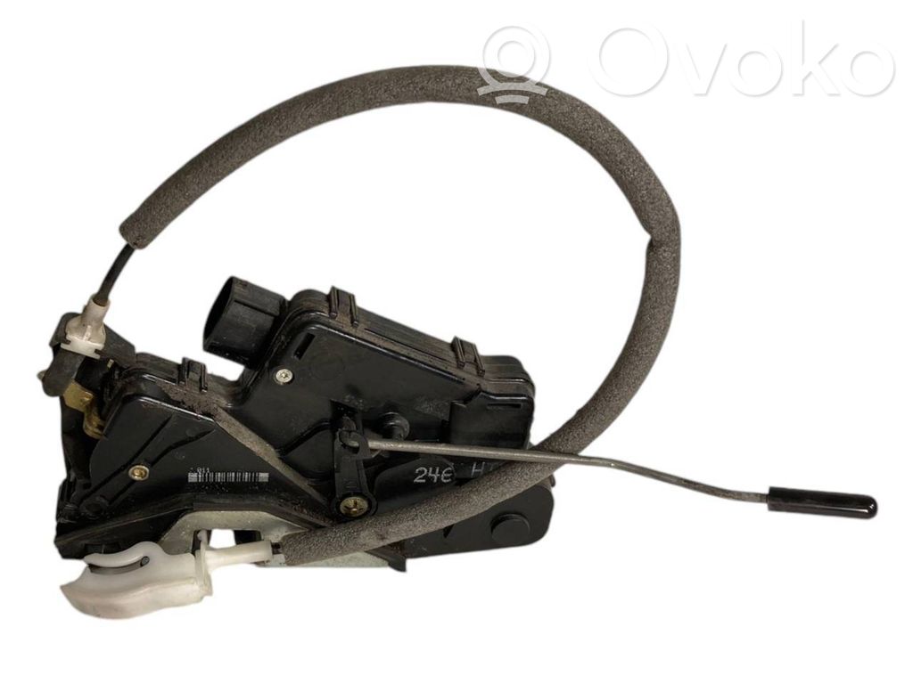 Priekšpusē slēdzene