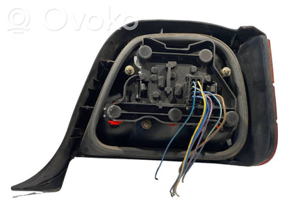 Aizmugurējais lukturis virsbūvē