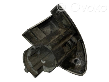 Priekšpusē durvju roktura vāciņš