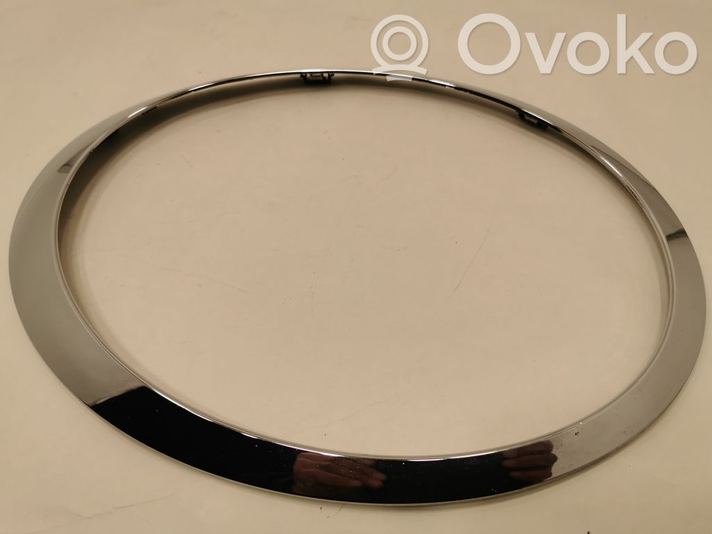 Priekšējā luktura dekoratīvā apdare