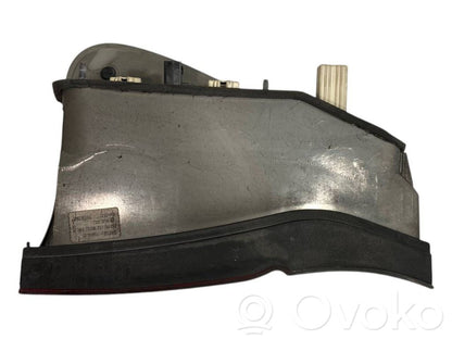 Задний фонарь в кузове