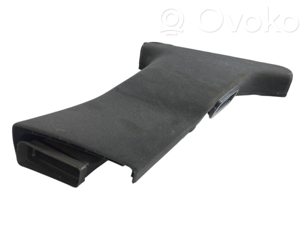 (B) statņa dekoratīvā apdare (apakšdaļa)