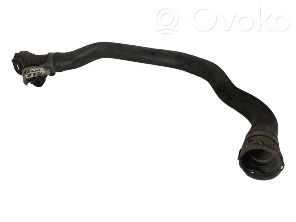 Caurulīte (-es) / šļūtene (-es)