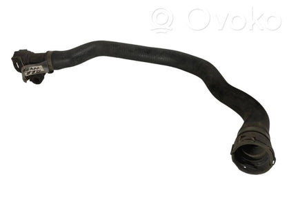 Caurulīte (-es) / šļūtene (-es)