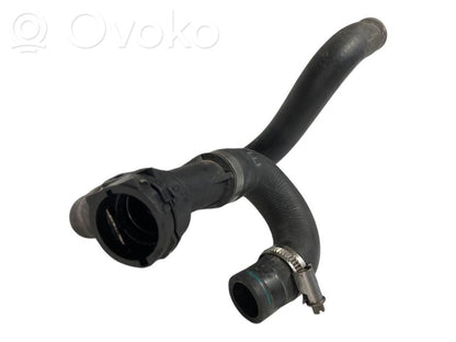 Caurulīte (-es) / šļūtene (-es)