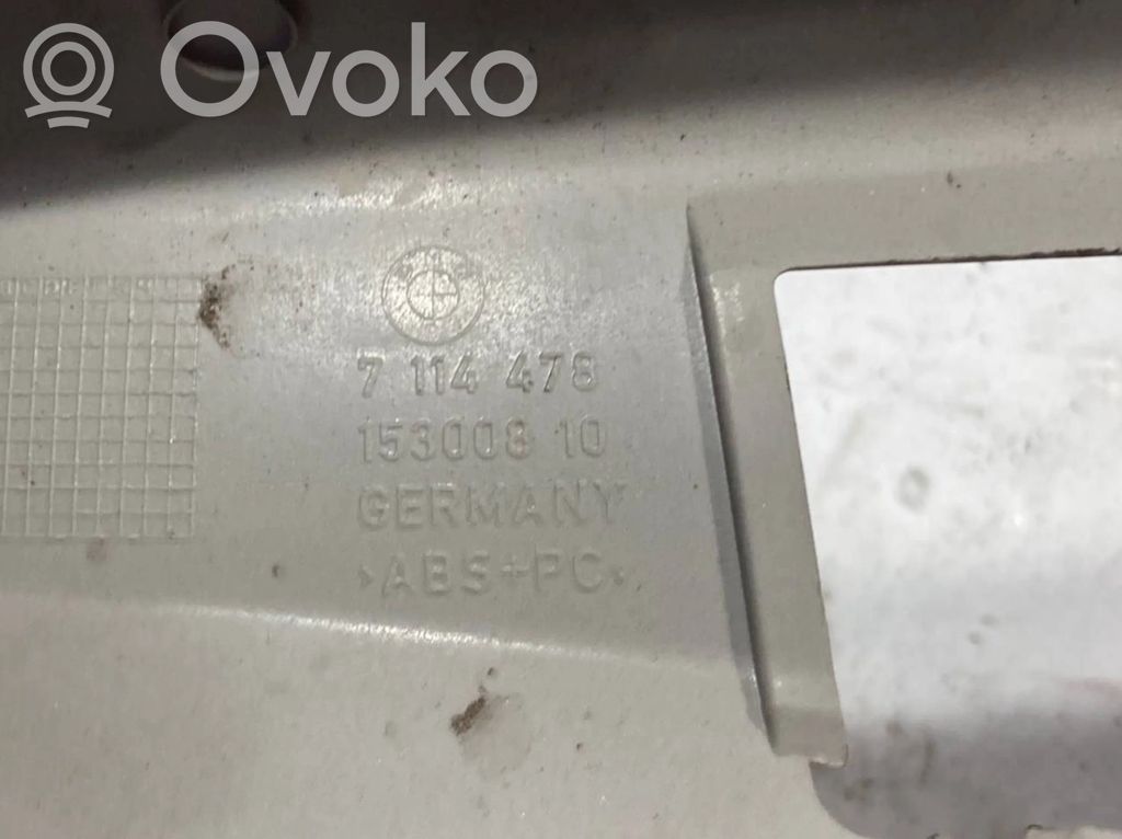 (D) statņa dekoratīvā apdare (augšdaļa)