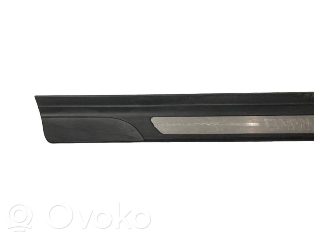 Priekšējā sliekšņa dekoratīvā apdare (iekšējā)