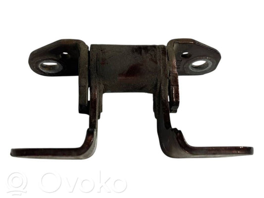 Aizmugurē apakšējā vira (eņģe)