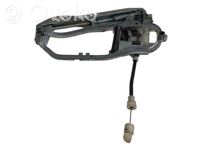 Priekšpusē turētājs / kronšteins ārējam atvēršanas rokturim