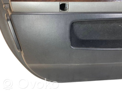 Priekšējo durvju apdare