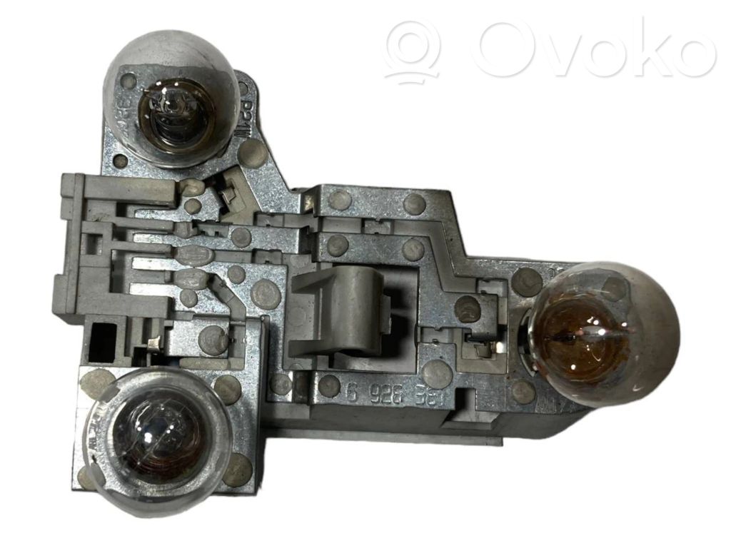 Aizmugures spuldzes vāka turētājs