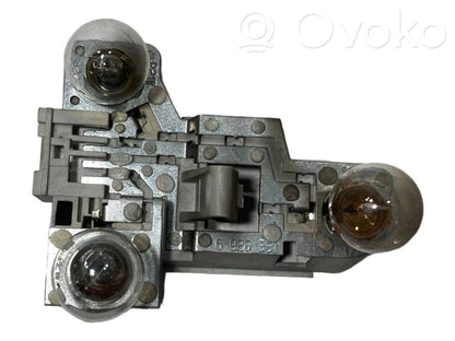 Aizmugures spuldzes vāka turētājs