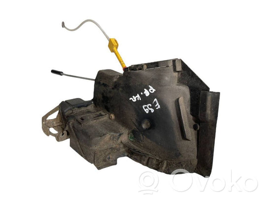 Priekšpusē slēdzene