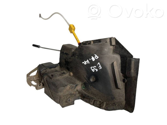 Priekšpusē slēdzene