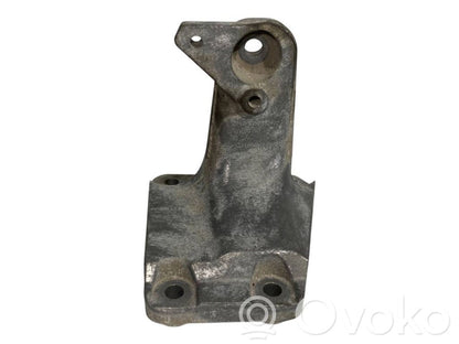 Engine mounting bracket