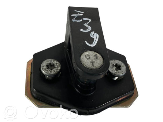 Петля для фиксации сзади