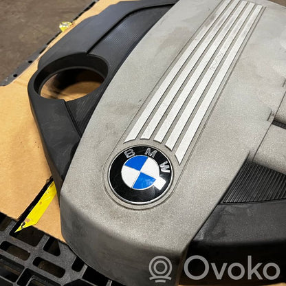 Dzinēja pārsegs (dekoratīva apdare)