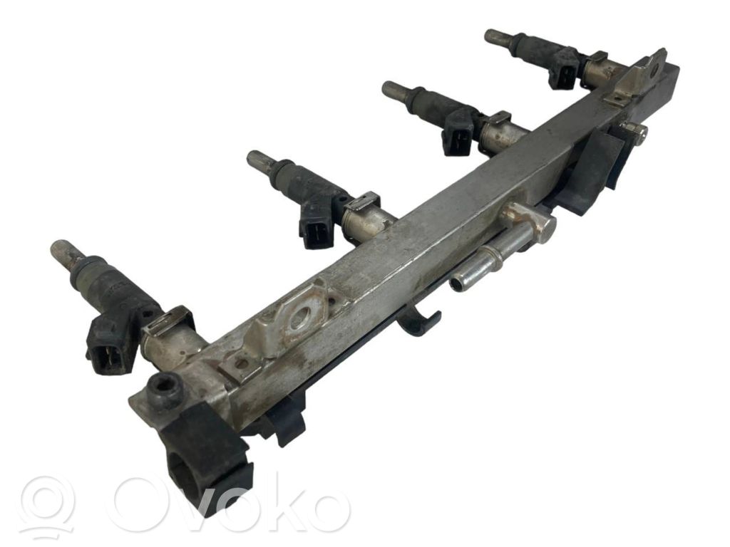 Fuel main pipe