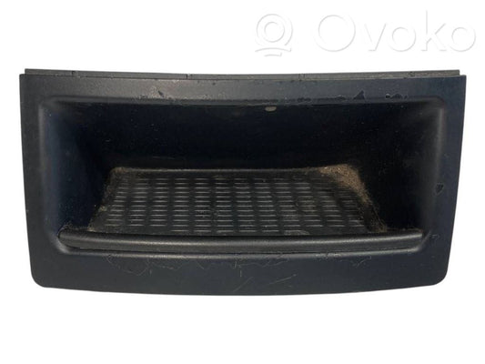 Отсек для хранения вещей в центральной консоли