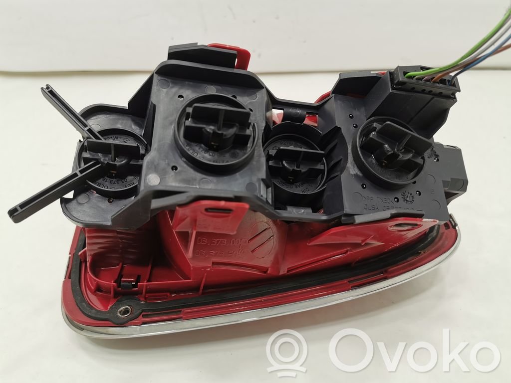 Aizmugurējais lukturis virsbūvē